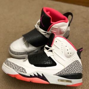 White and pink jordan’s